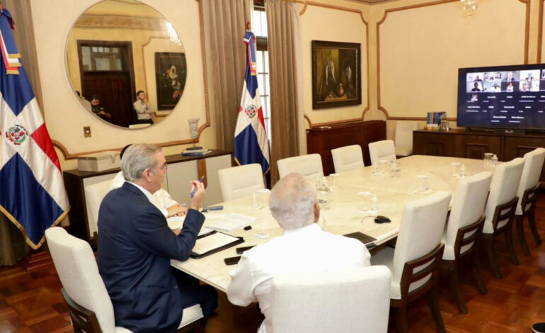 Presidente Abinader encabeza reunión virtual con 15 gobernadoras