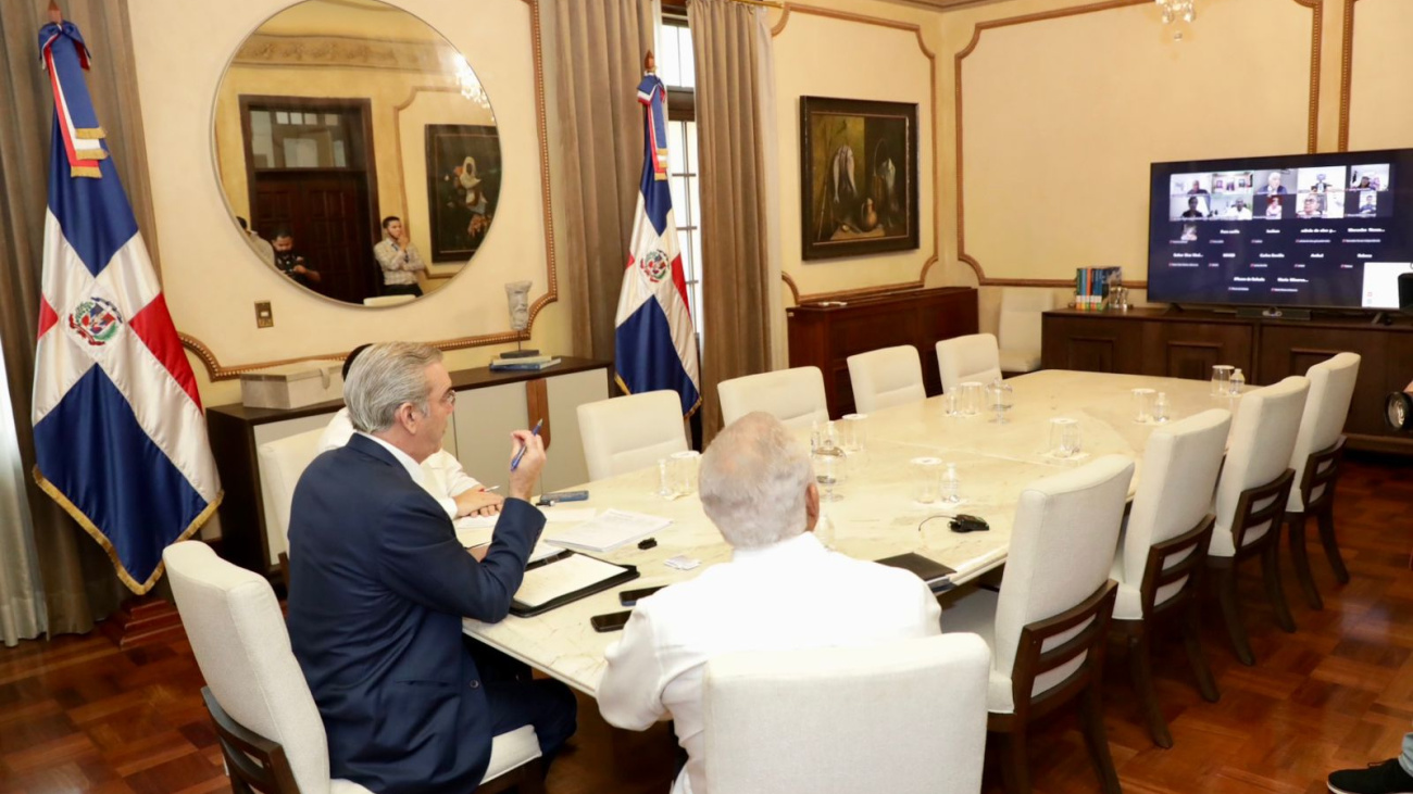 Presidente Abinader encabeza reunión virtual con 15 gobernadoras
