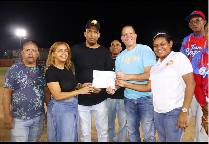 Alcalde Francisco Peña realiza importante aporte para el desarrollo del 3er Torneo de Softbol Municipal.