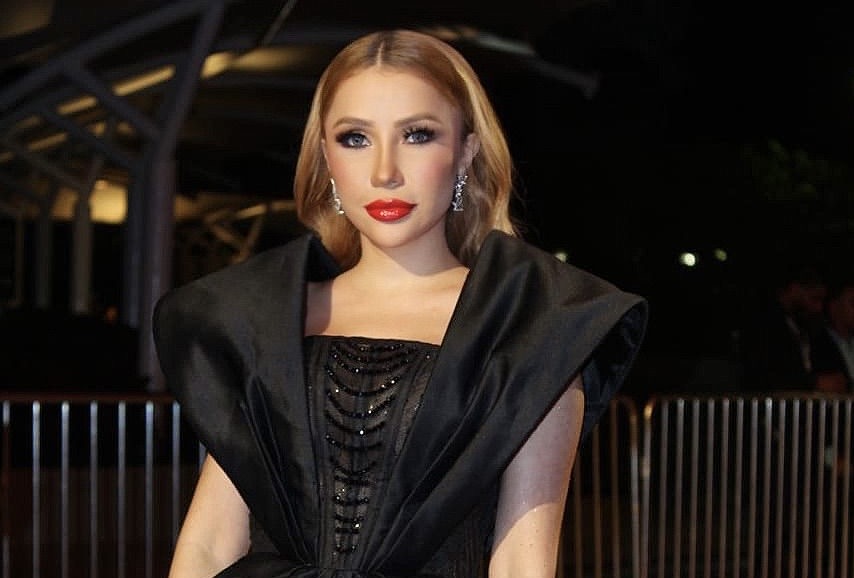 Jessica Campos deslumbra en los Glamour Music Awards 2025 con elegancia, estilo y presencia en la gran noche de la música