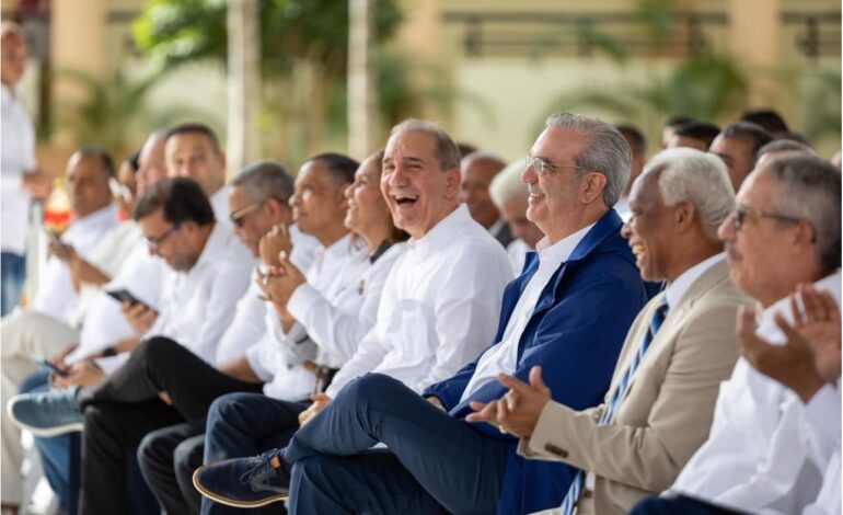 Presidente Luis Abinader inaugura el moderno Salón de Usos Múltiples de la UASD San Francisco de Macorís