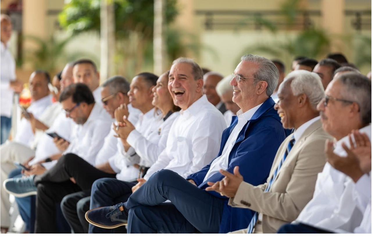 Presidente Luis Abinader inaugura el moderno Salón de Usos Múltiples de la UASD San Francisco de Macorís