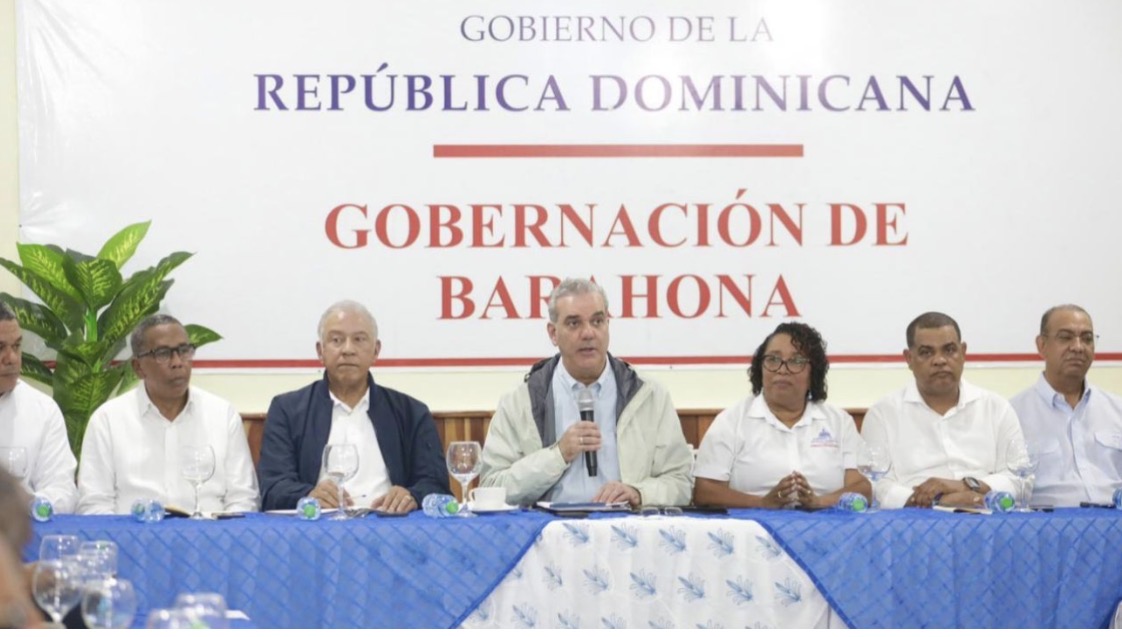 Presidente Abinader evalúa daños por el huracán Melissa