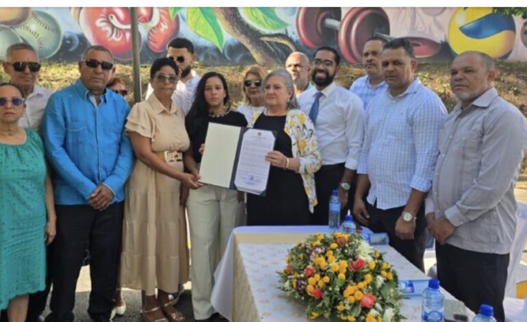 Salcedo hace reconocimiento póstumo al profesor y comunicador Juan Eligio Abreu