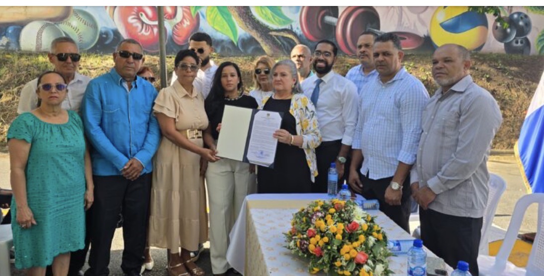 Salcedo hace reconocimiento póstumo al profesor y comunicador Juan Eligio Abreu