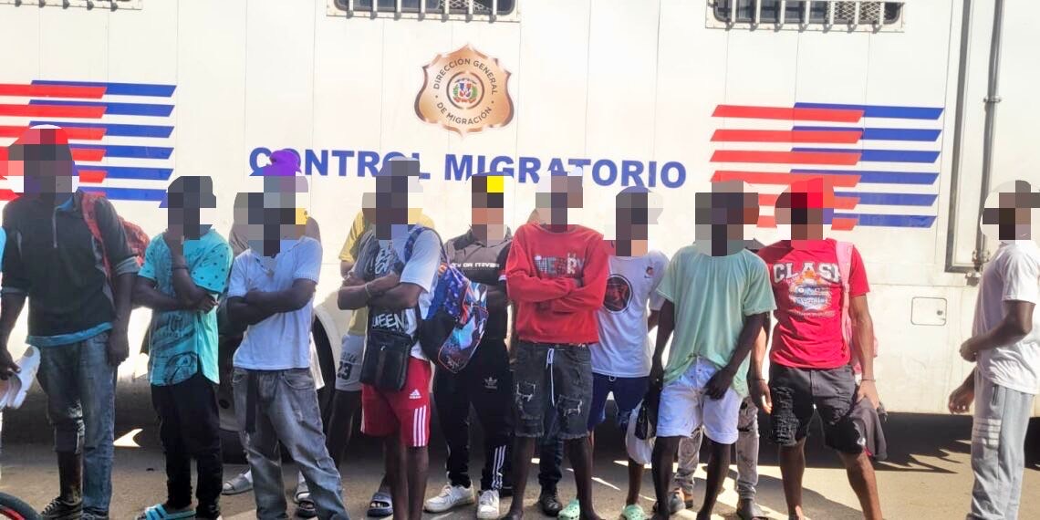 Agentes migratorios capturan 58 personas indocumentadas durante operativos realizados en municipios Partido y el Pino