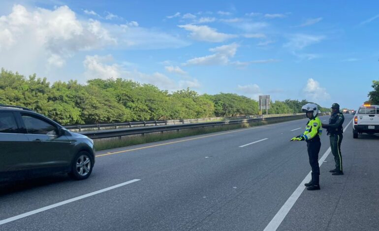DIGESETT mantiene presencia en autopistas y carreteras para prevenir accidentes durante el fin de semana largo