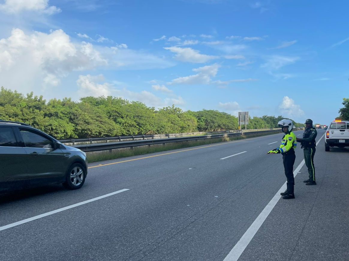 DIGESETT mantiene presencia en autopistas y carreteras para prevenir accidentes durante el fin de semana largo