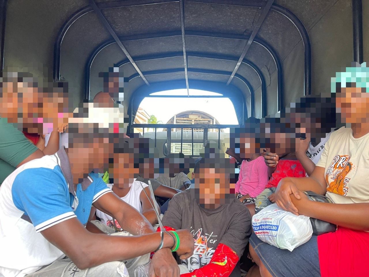 DGM, ERD, PN y Cesfront detienen 905 nacionales haitianos, deportan a 802