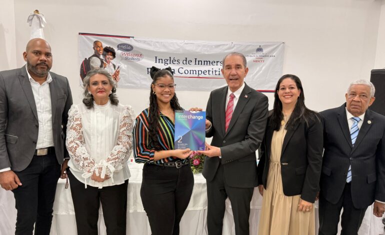 Aprender inglés para transformar el futuro: el impacto del Programa de Inglés de Inmersión en la juventud dominicana