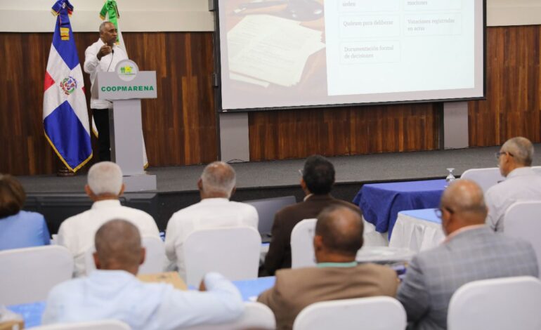 Julito Fulcar dicta conferencia magistral al sector cooperativo